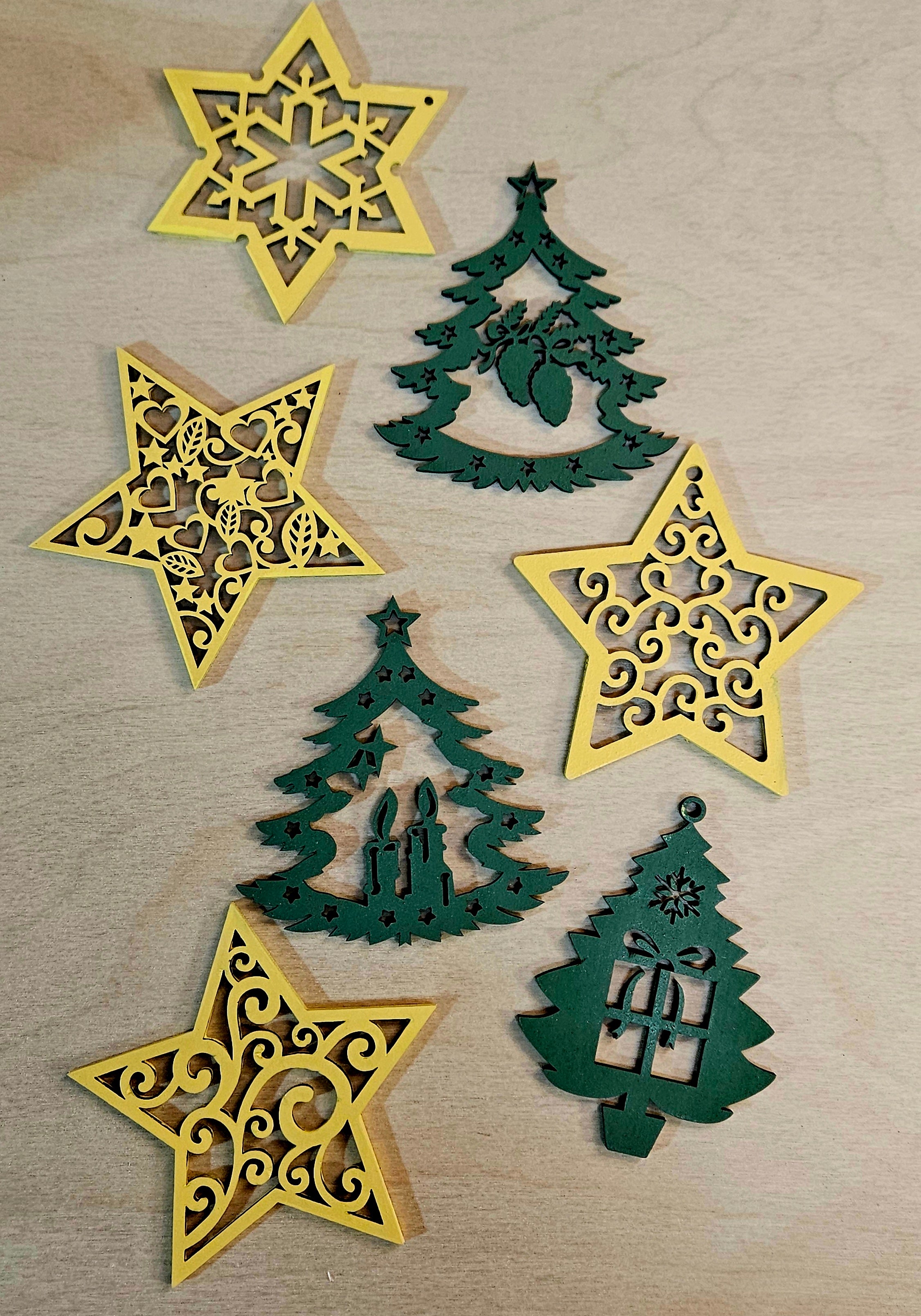 Set of Christmas ornaments with box