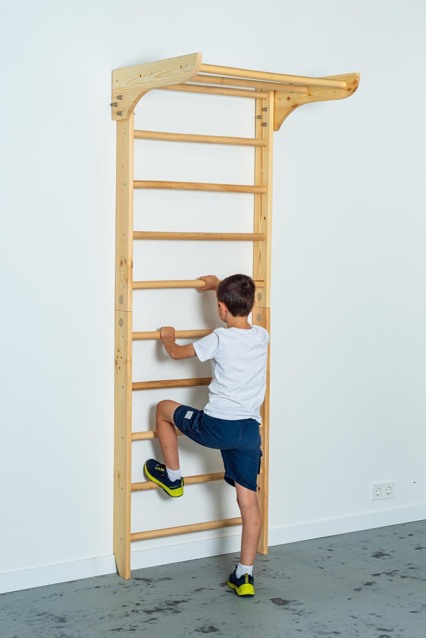 Swedish Ladder for Home Exercises with Fixed Pull Up Bar - CleverWood
